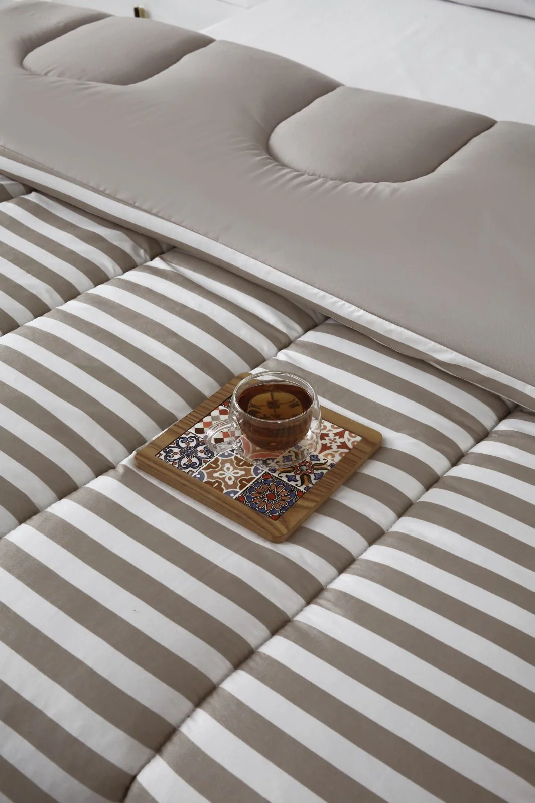 1 PC Double Winter Razai-Beige Bold Stripes - Image 4
