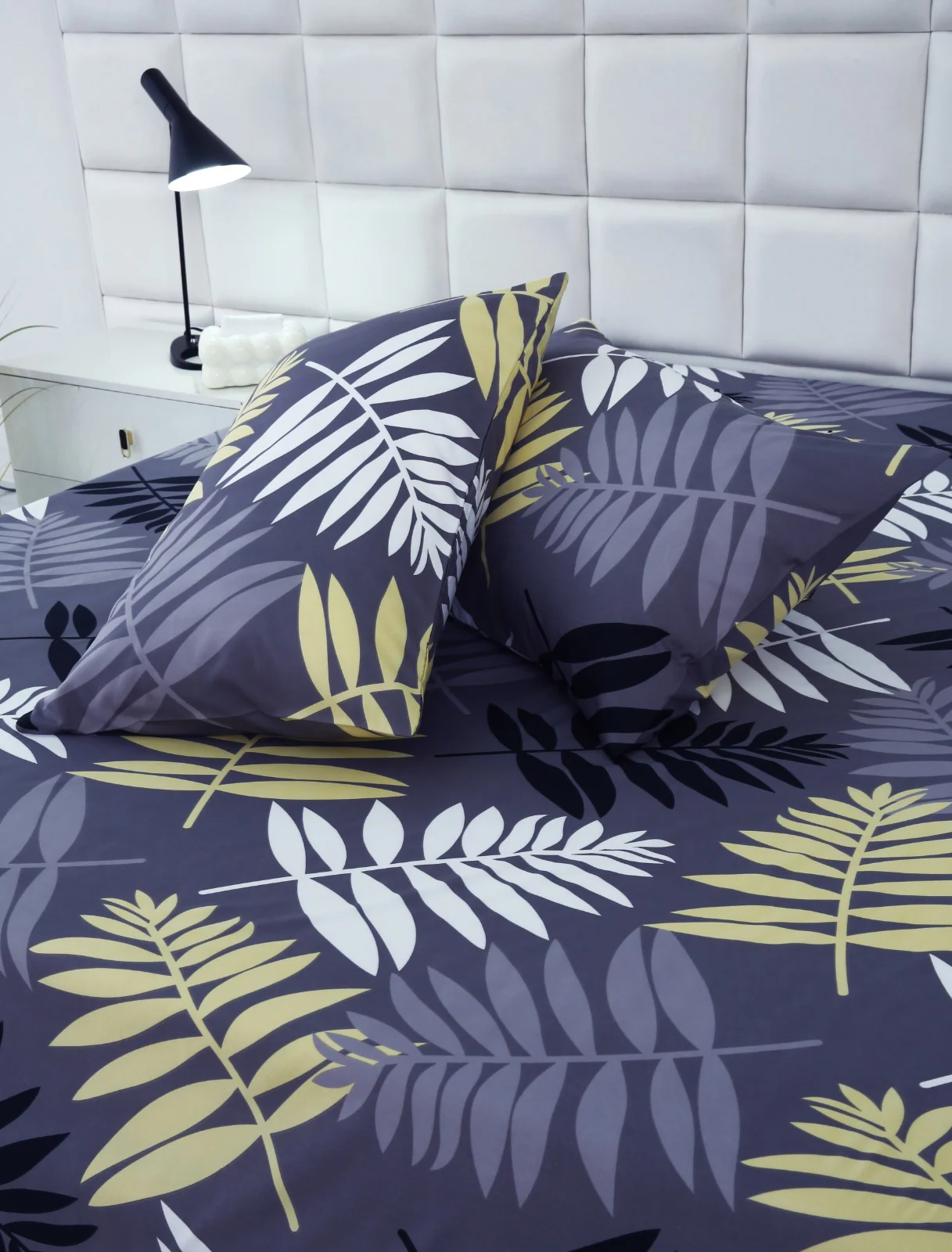 3 PCs Double Bed Sheet-Black Feathers - Image 4