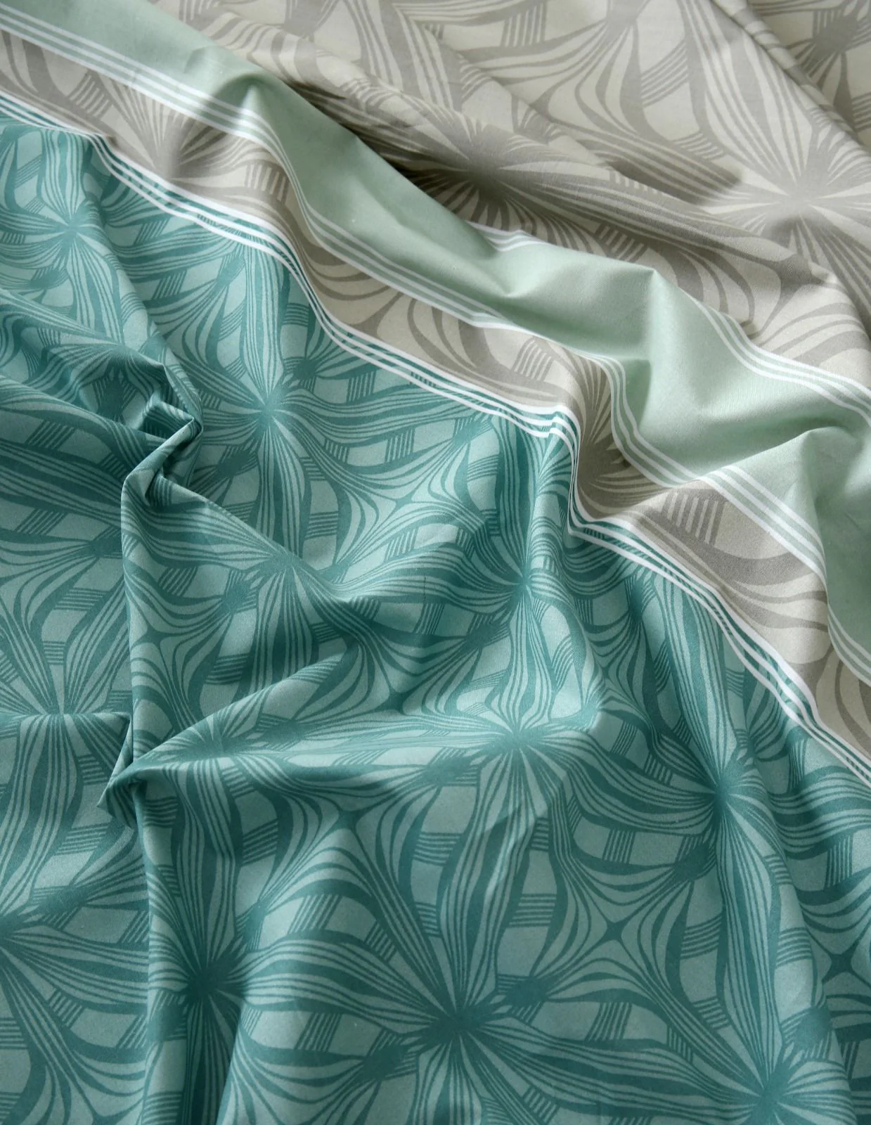 3 PCs Double Bed Sheet With Same Packing-Symmetric Floral - Image 9