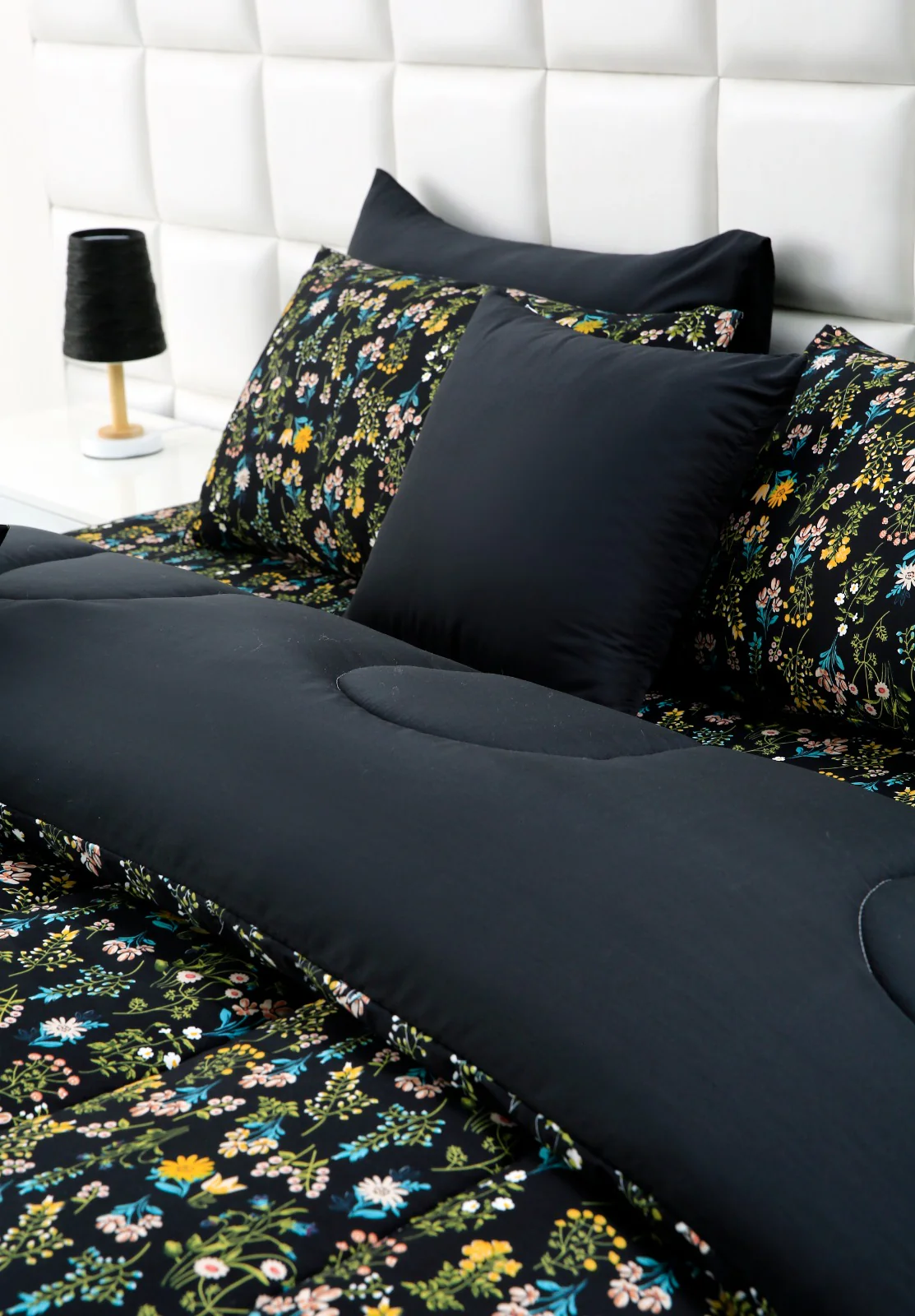 8 PCs Winter Razai Set-Black Meadows - Image 12