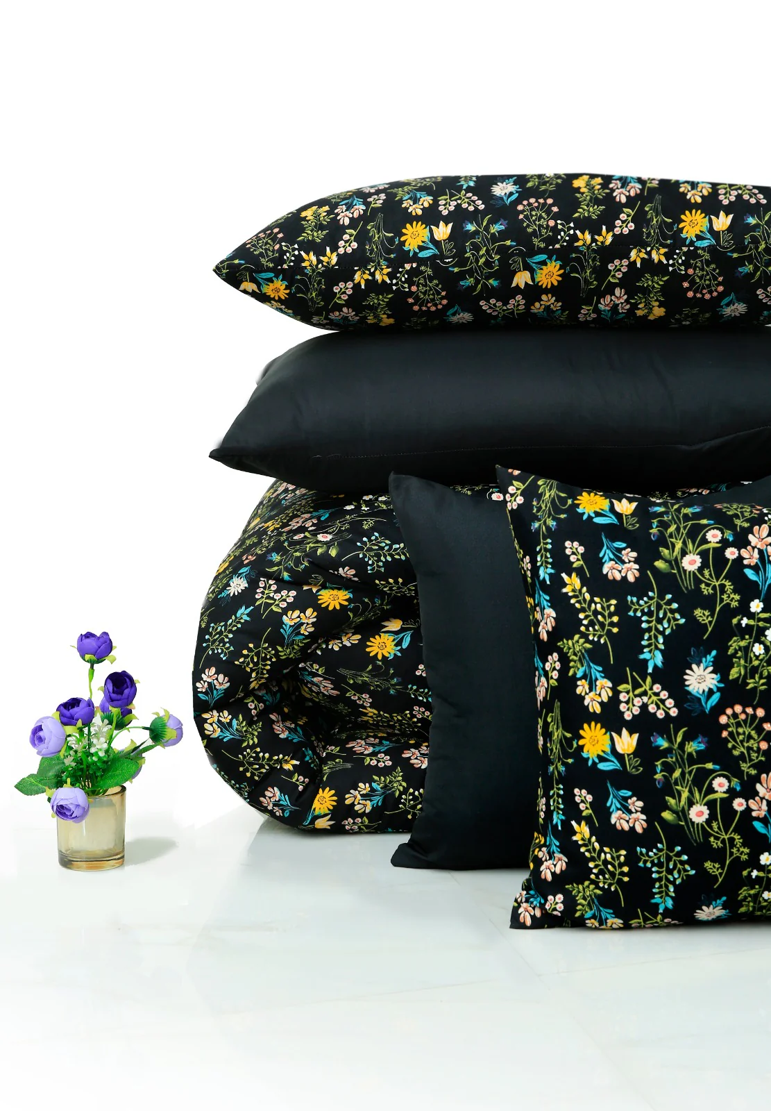 8 PCs Winter Razai Set-Black Meadows - Image 5