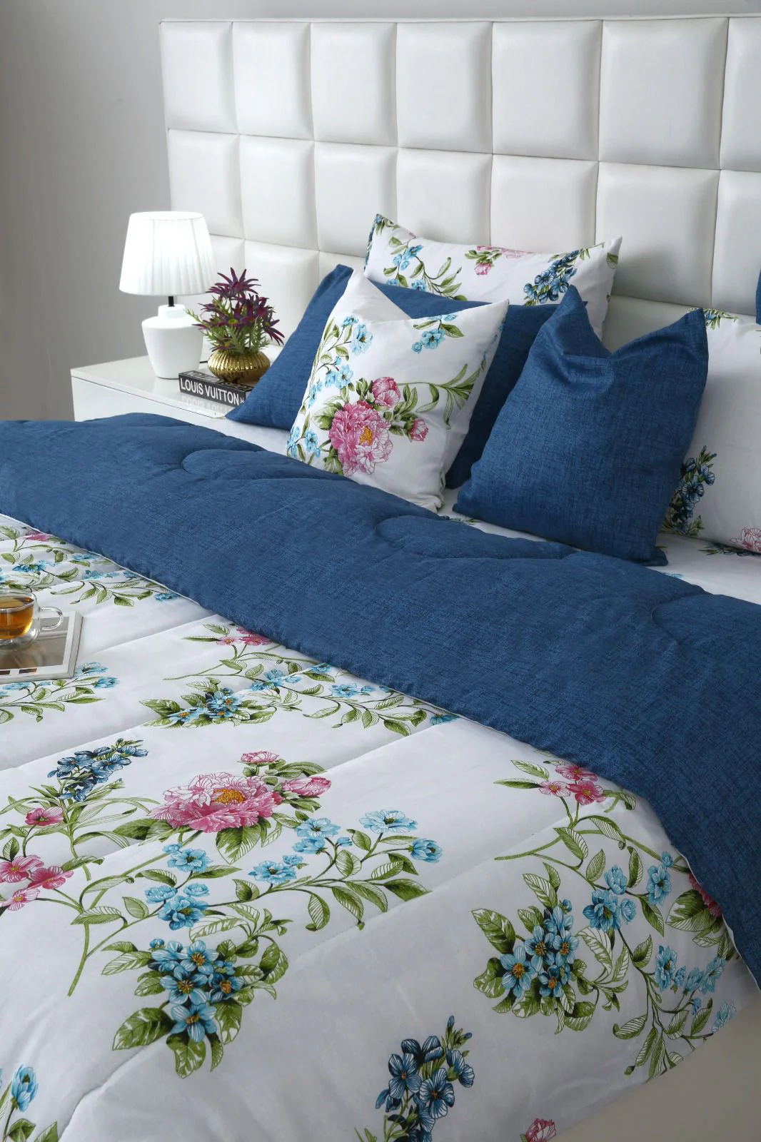 8 PCs Winter Razai Set-Blue Lotus - Image 3