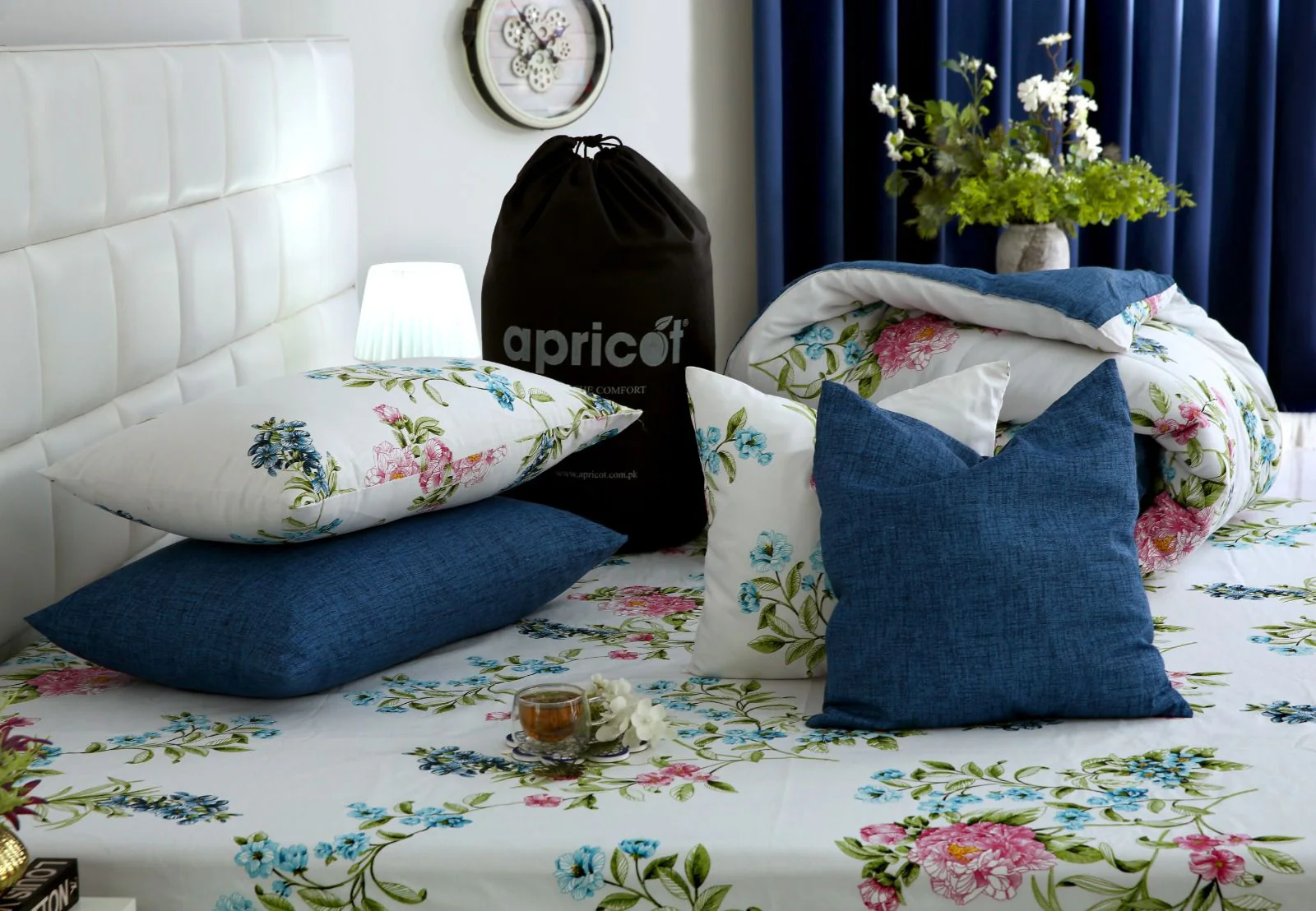 8 PCs Winter Razai Set-Blue Lotus - Image 4