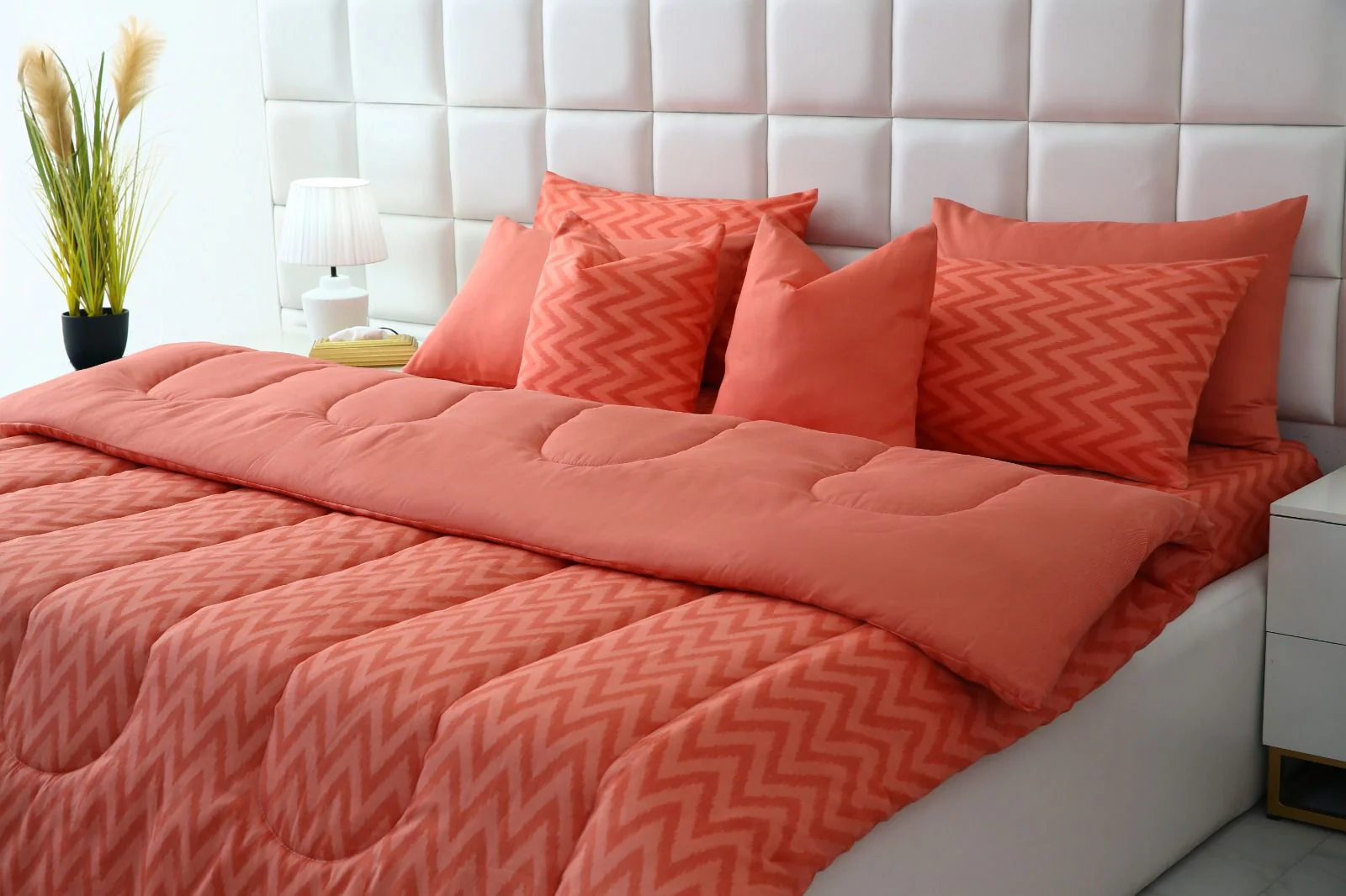 8 PCs Winter Razai Set-Peach Chevron - Image 4