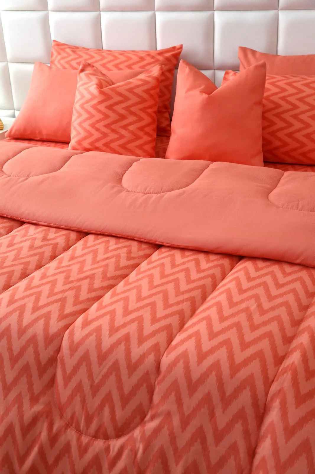 8 PCs Winter Razai Set-Peach Chevron - Image 5