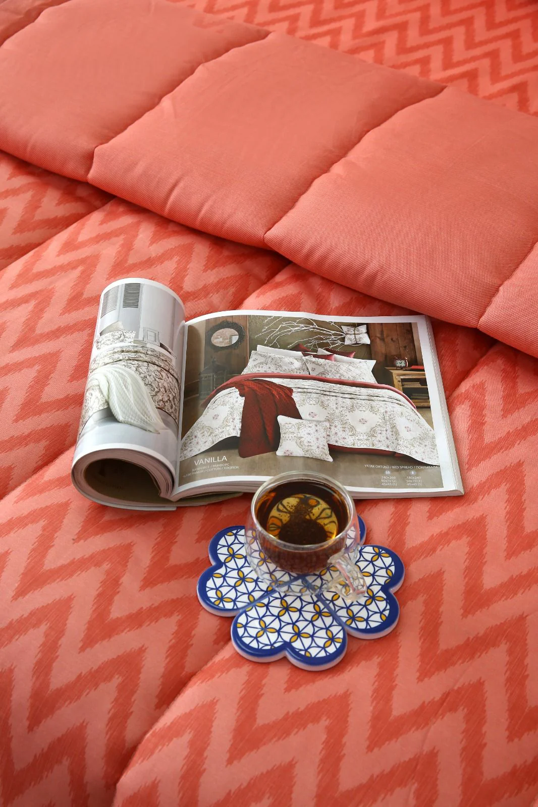 8 PCs Winter Razai Set-Peach Chevron - Image 9