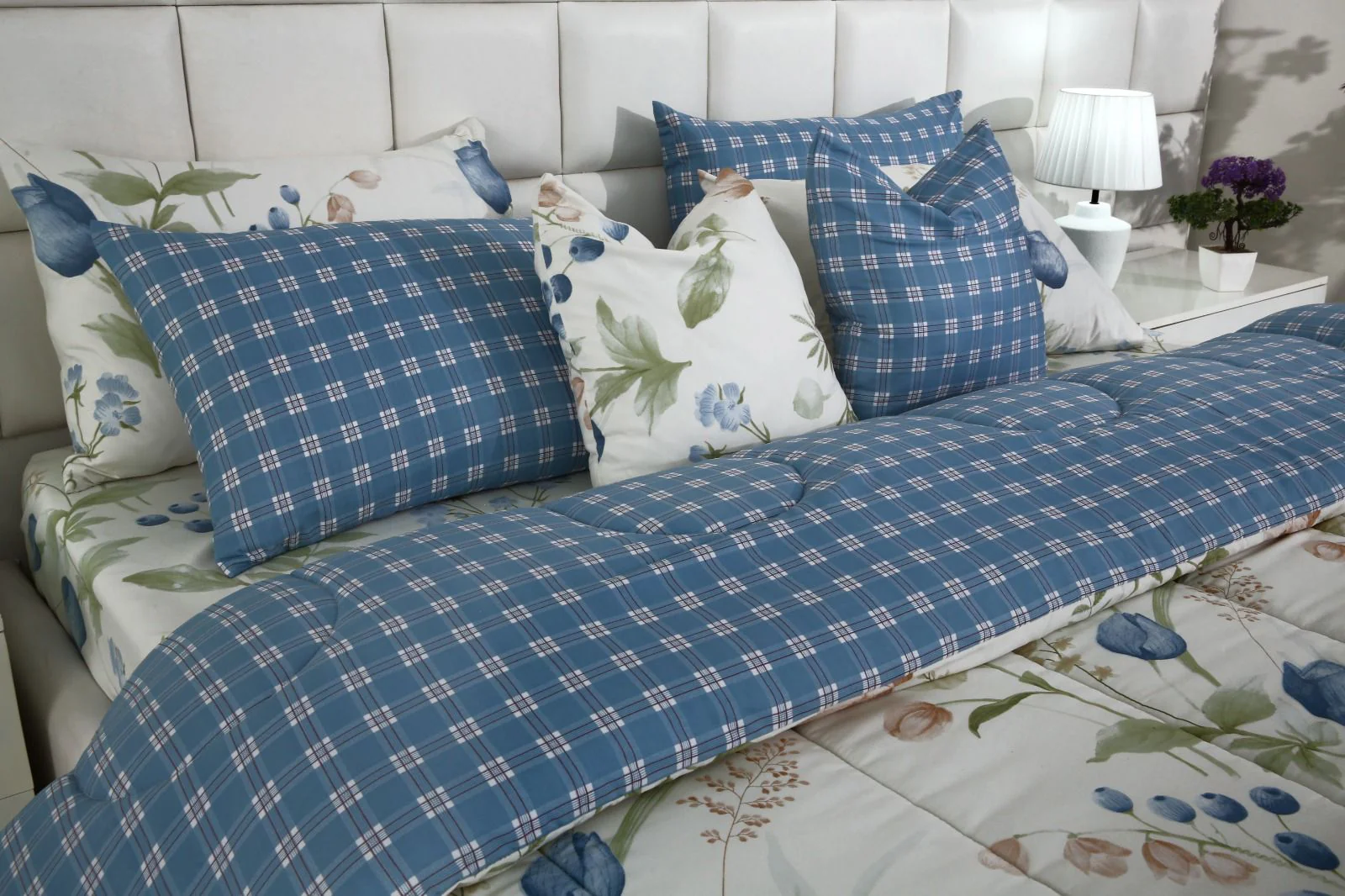 8 PCs Winter Razai Set-Water Lily - Image 6