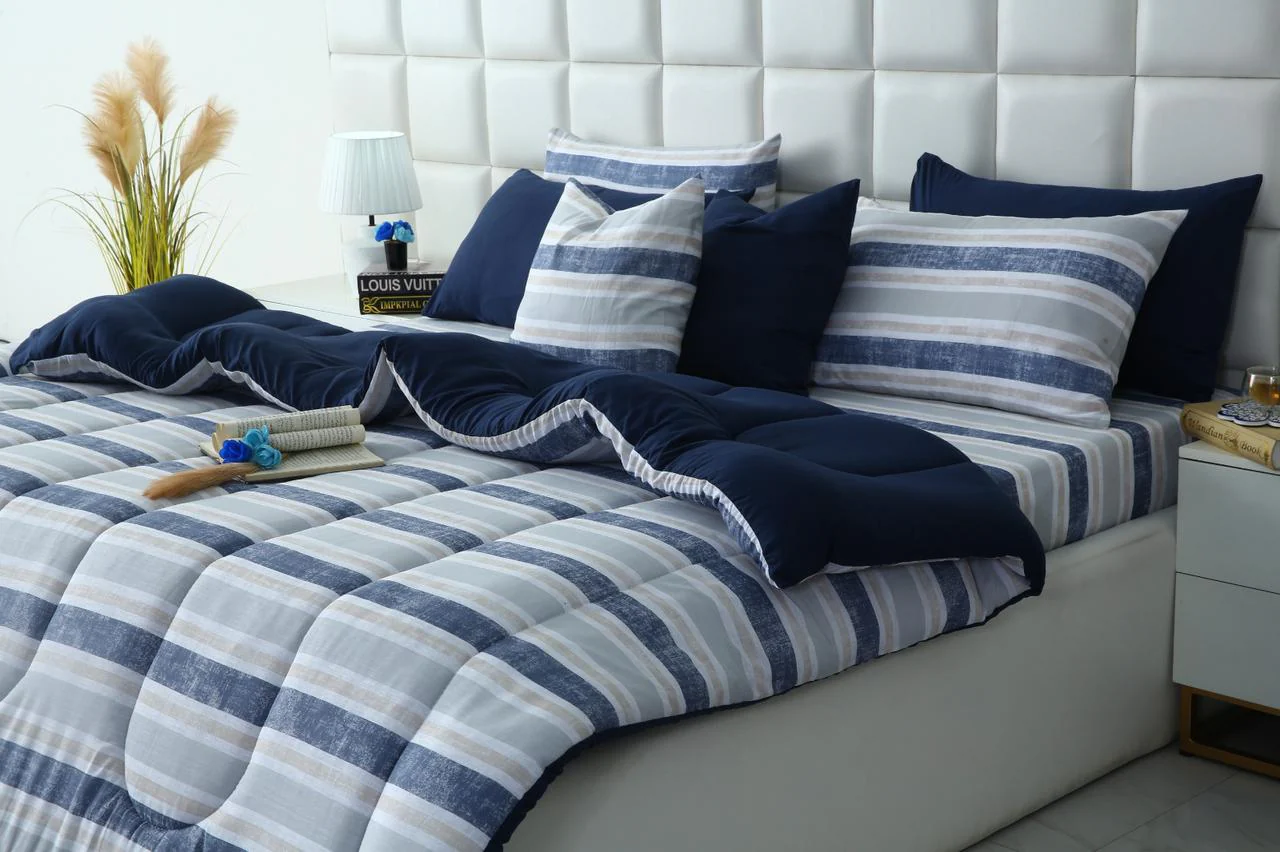 8 PCs Winter Razai Set-Chase Stripe - Image 3