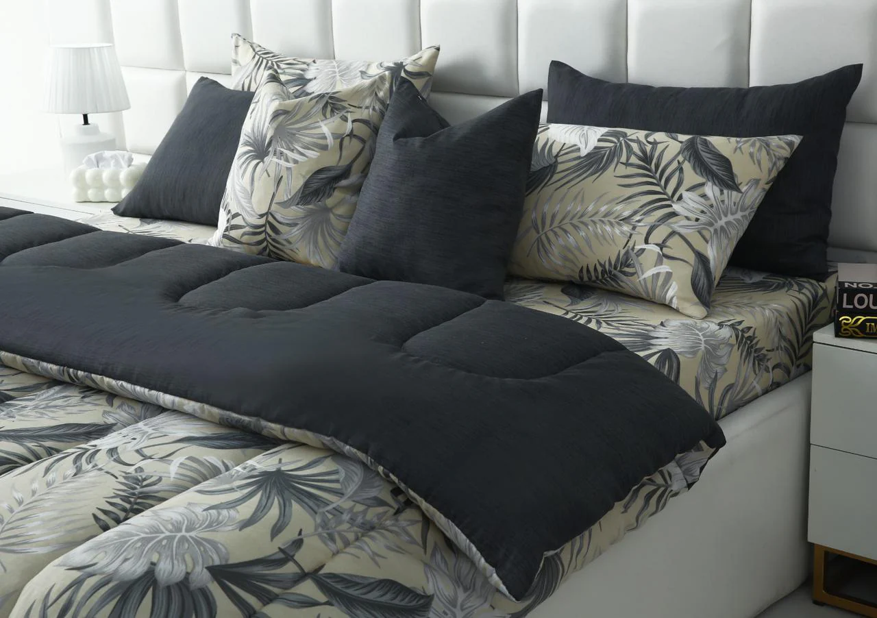 8 PCs Winter Razai Set-Hawaii(With Grey Reverse) - Image 4