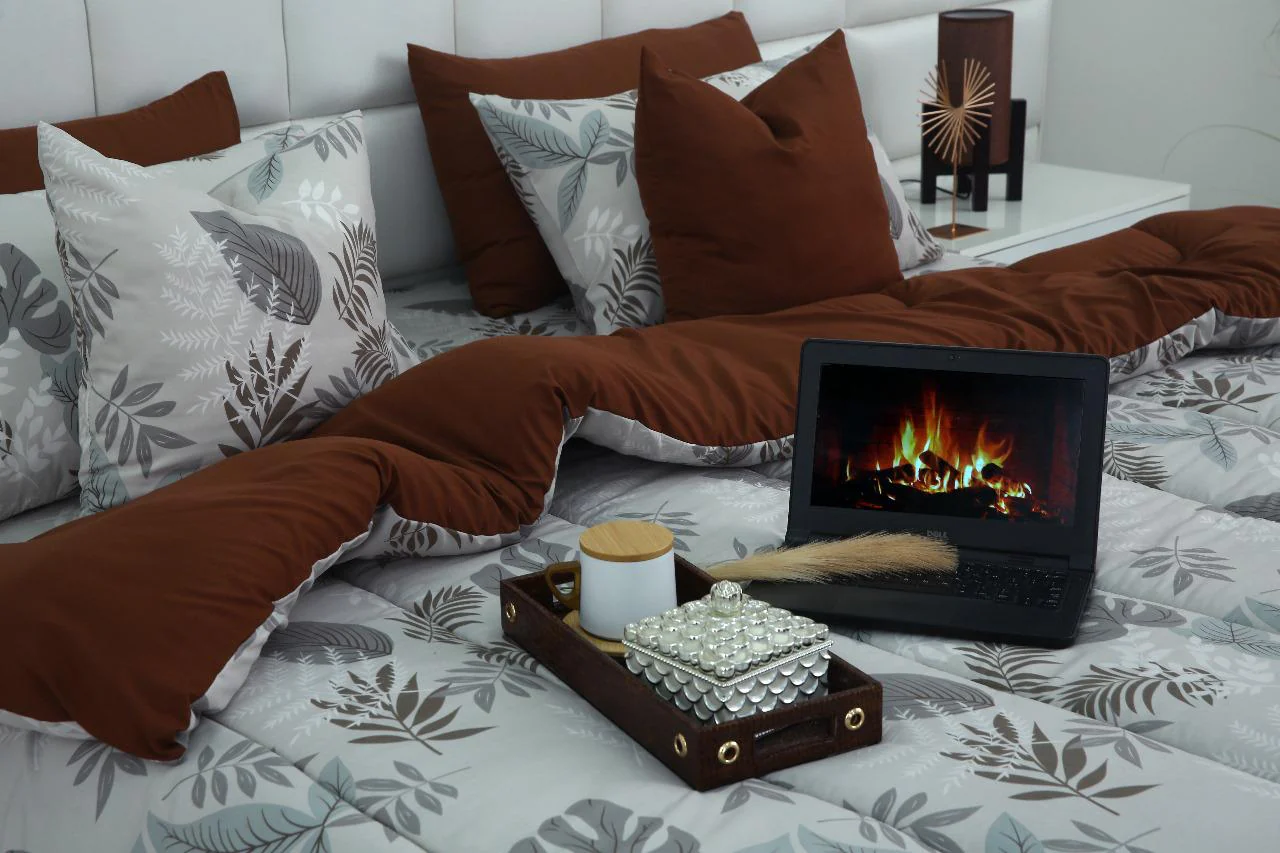 8 PCs Winter Razai Set-Leaf Style(With Brown Reverse) - Image 5