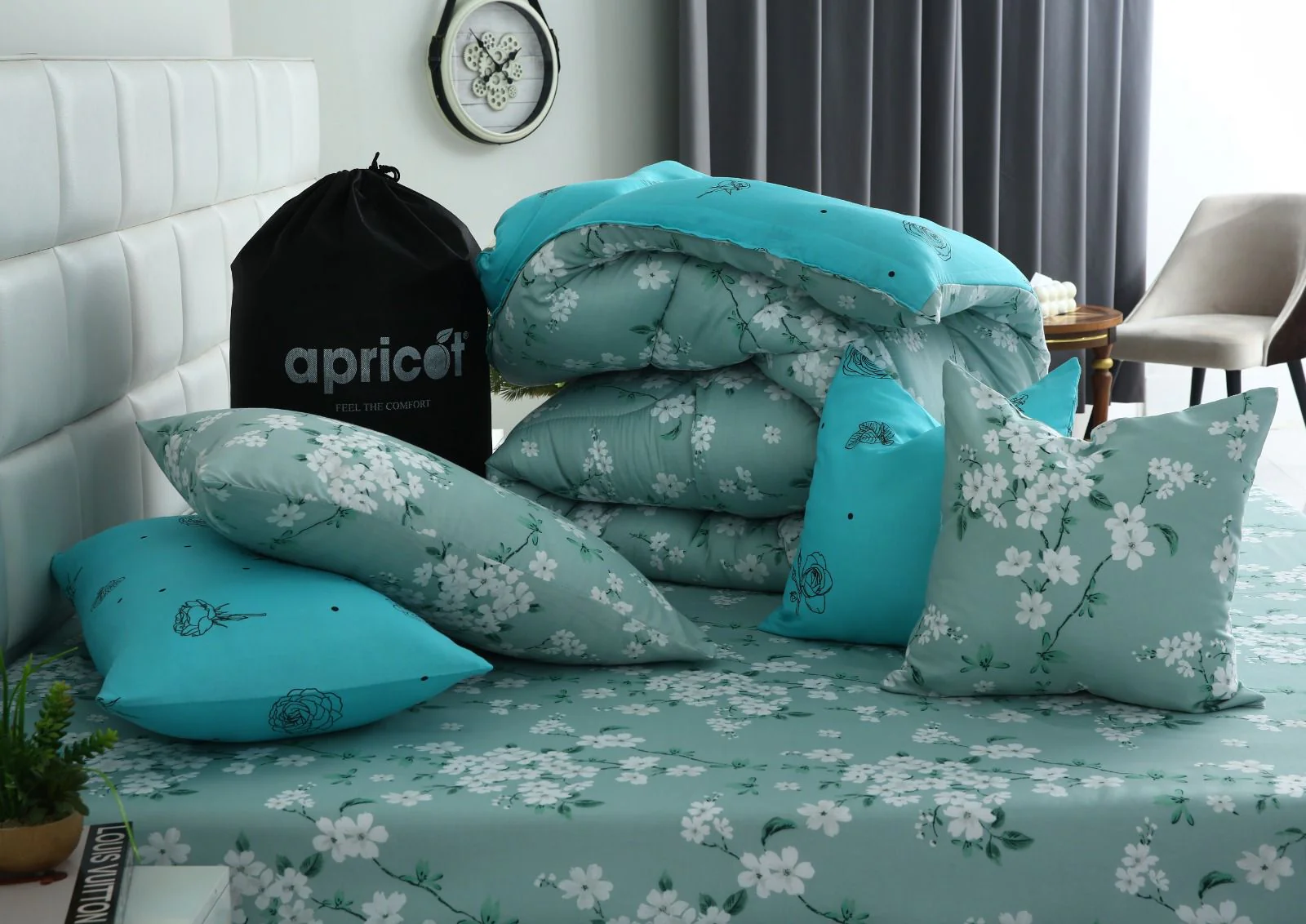 8 PCs Winter Razai Set-White Flowers - Image 16